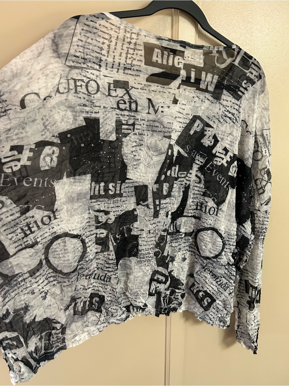 CHARLIE B Black & White Newspaper Graphic Long-Sleeve Top